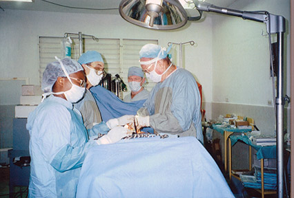 Dr. Bill McGuinness operating at Hôpital Sacré Coeur in 1991
